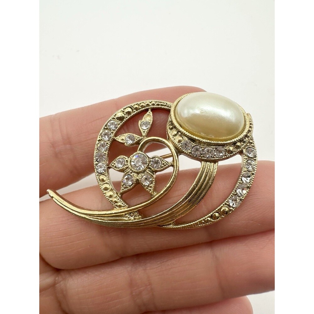 Vintage 1928 Gold Tone Faux Pearl Rhinestone Flower Pin Brooch